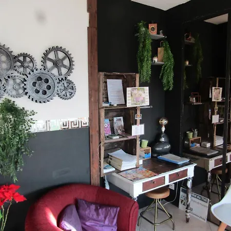 D'hotes Au Nid Du Thil فندق مبيت وإفطار بوفيه