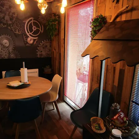 Bed and breakfast D'hotes Au Nid Du Thil 3*