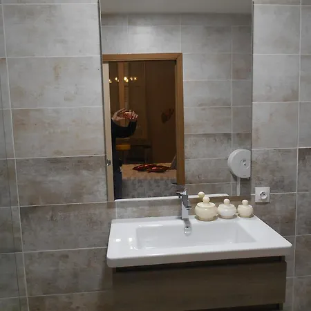 D'hôtes Au Nid Du Thil Couette-café 3*