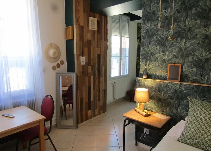 D'hotes Au Nid Du Thil לינה וארוחת בוקר