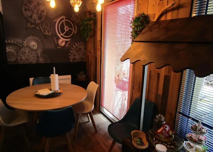 Couette-café D'hôtes Au Nid Du Thil 3*