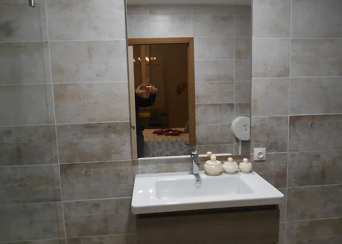 D'hôtes Au Nid Du Thil Couette-café 3*